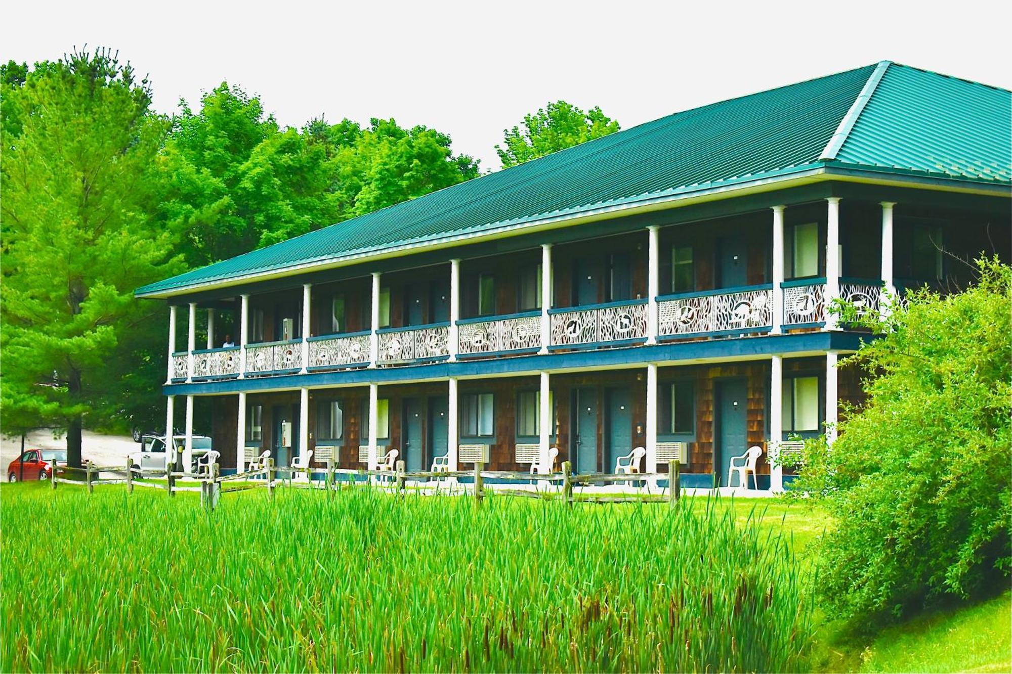 4 Season Fun At Legend Cottage Inn Bellaire Экстерьер фото