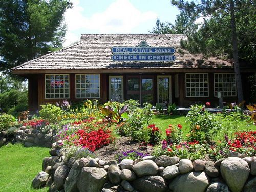 4 Season Fun At Legend Cottage Inn Bellaire Интерьер фото